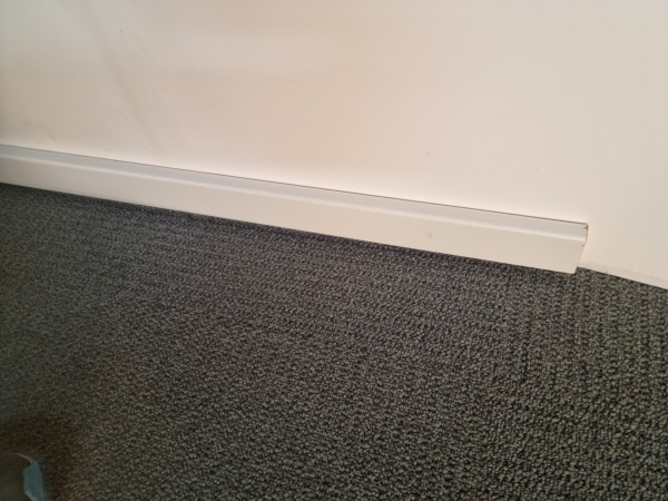 Sockelleisten 50/16 furnierummantelt Buche weiß deckend lackiert à 3,0 lfdm